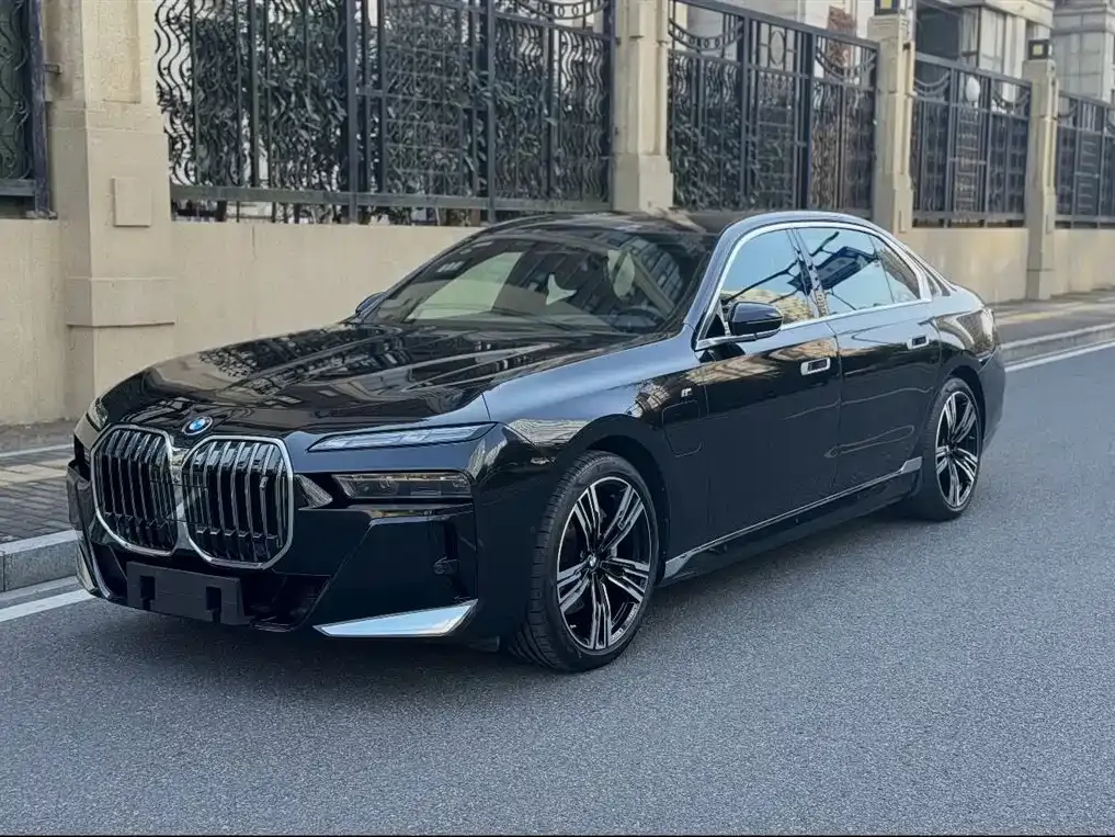 BMW i7