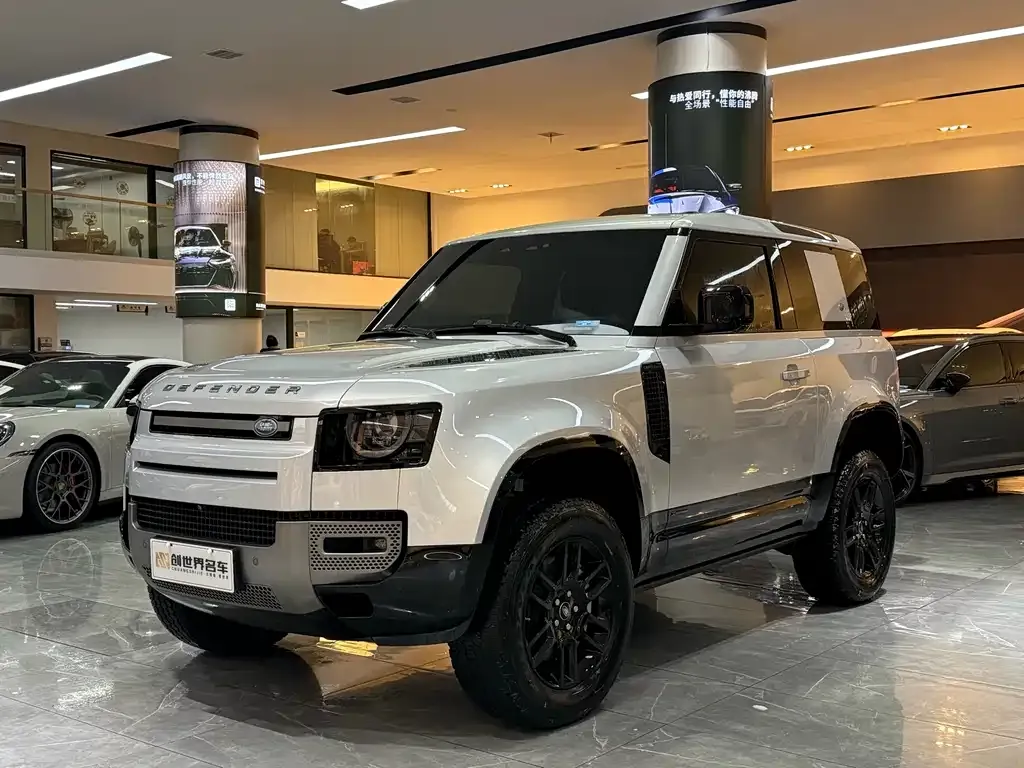 Land Rover Defender — фото 1