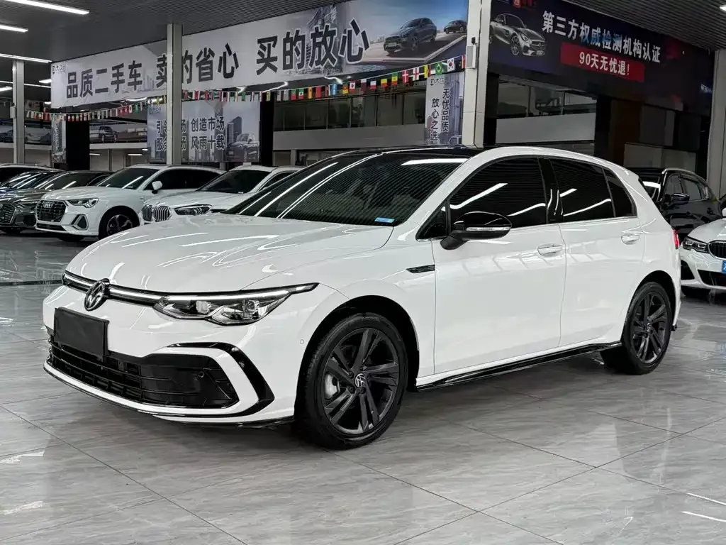 Volkswagen Golf 2023 из CN, фото 1