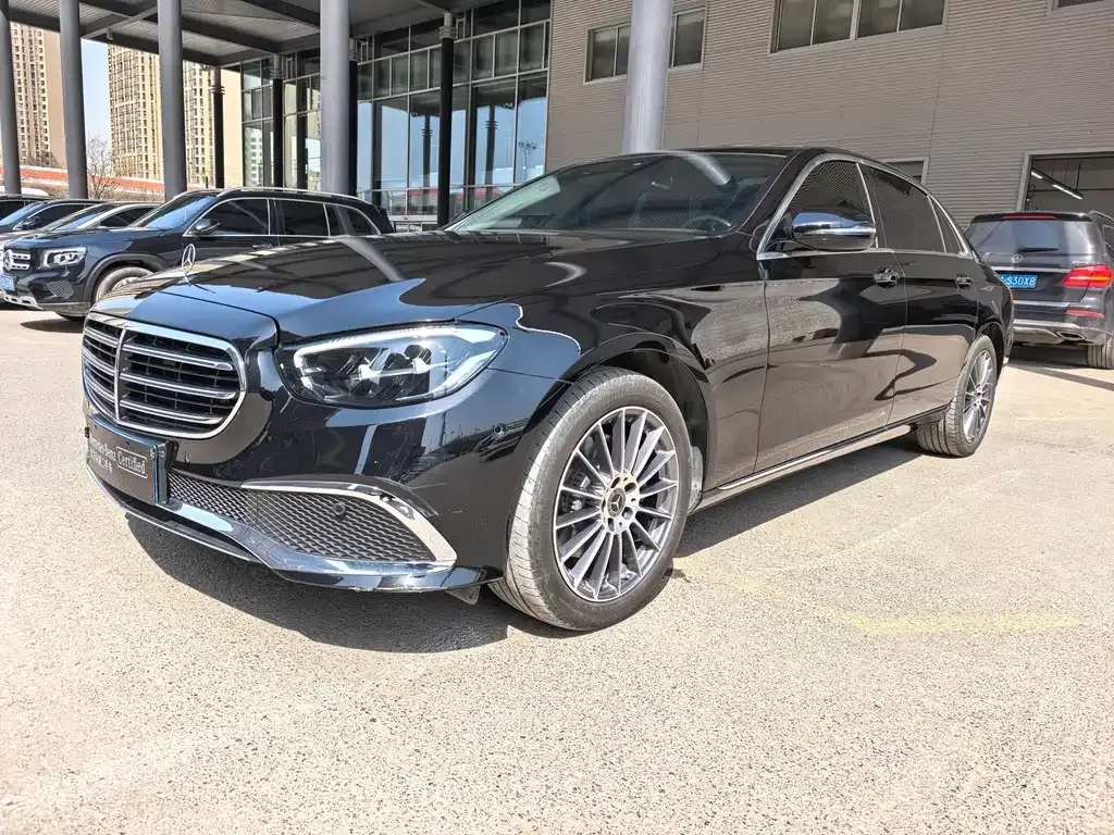 Mercedes-Benz E-Class — фото 1