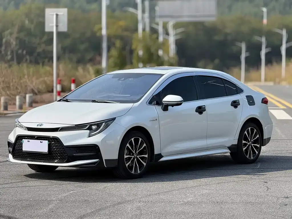 Toyota Corolla 2024 из CN, фото 1