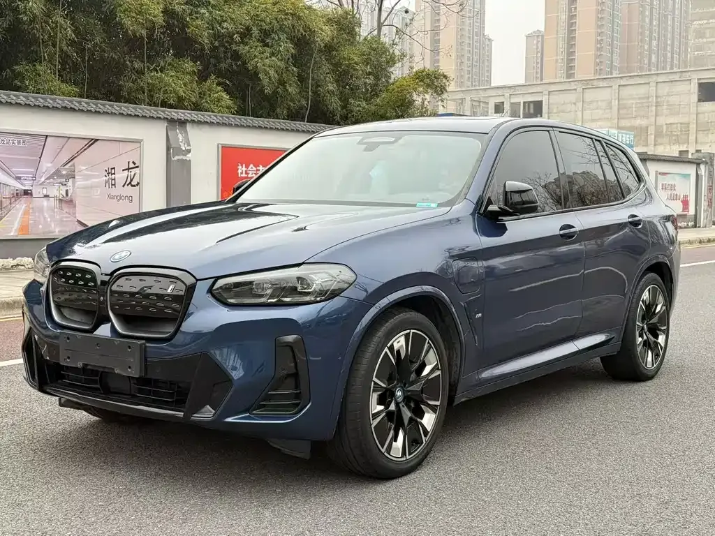 BMW iX3 — фото 1