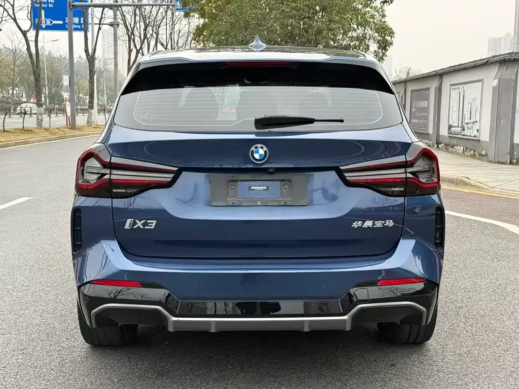 BMW iX3 — фото 9