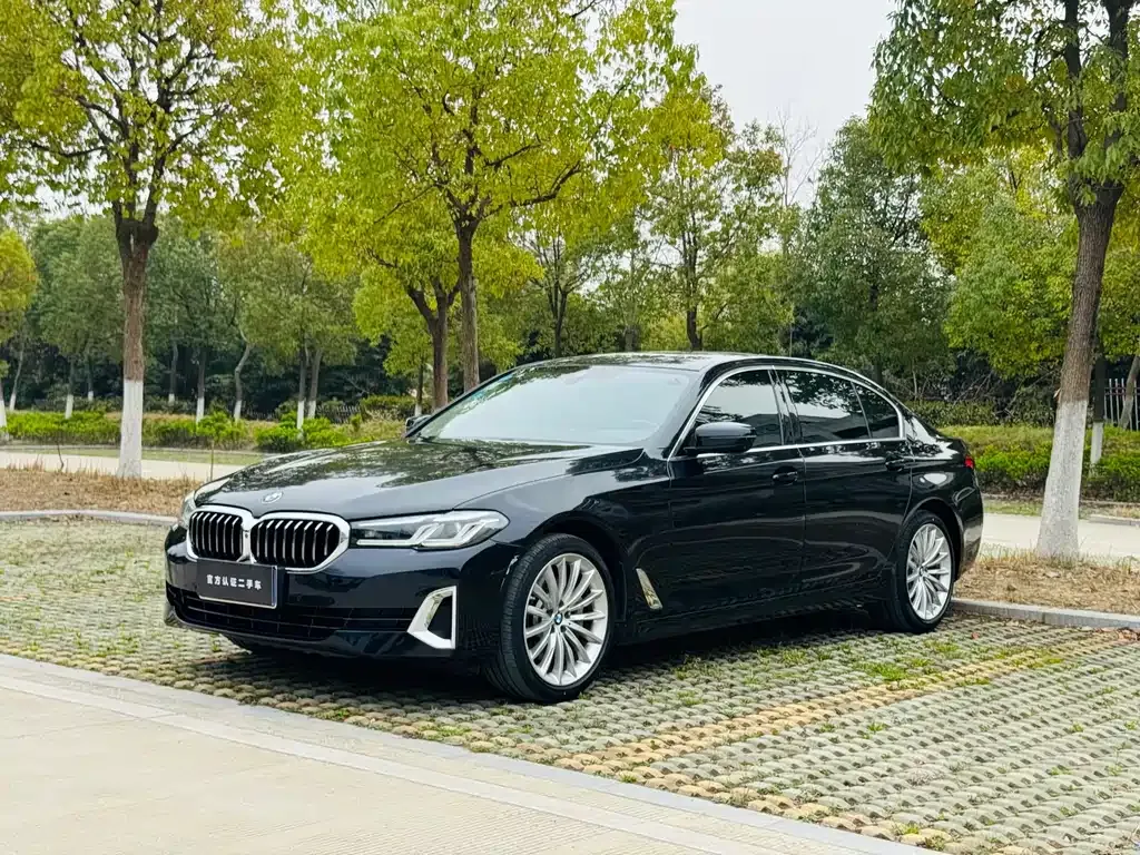 BMW 5 Series — фото 1