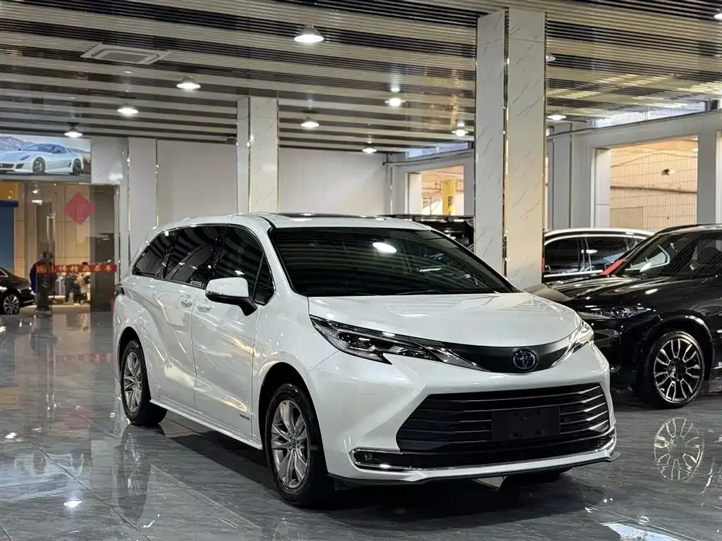 Toyota Sienna — фото 2