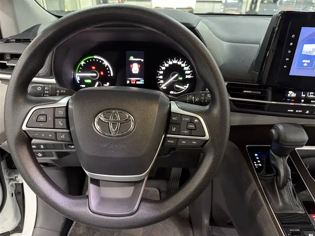 Toyota Sienna — фото 10