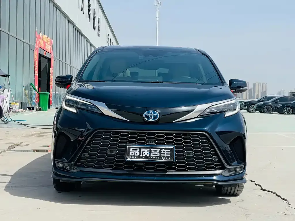 Toyota Granvia 2023 из CN, фото 1