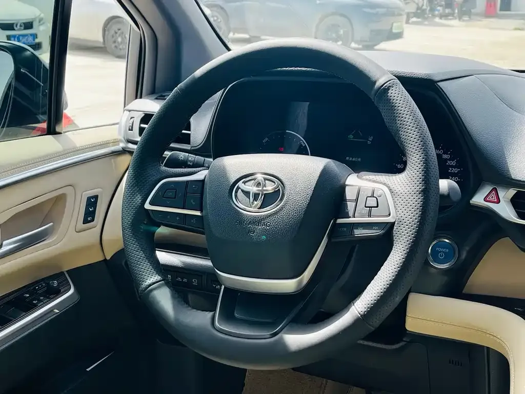 Toyota Granvia 2023 из CN, фото 9