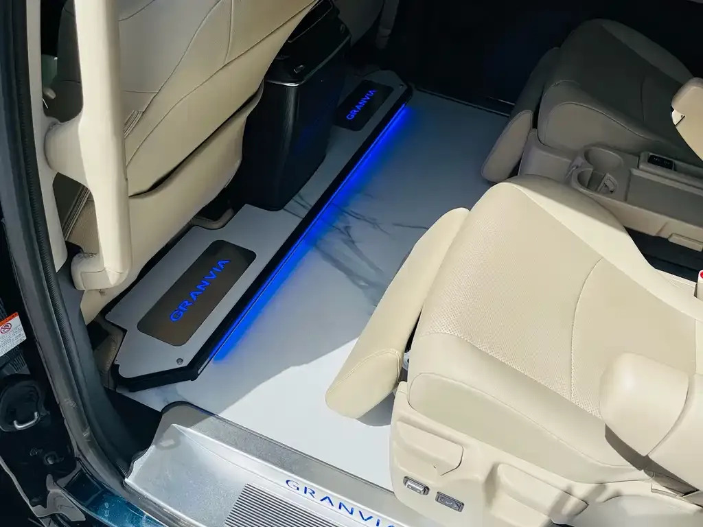 Toyota Granvia 2023 из CN, фото 7