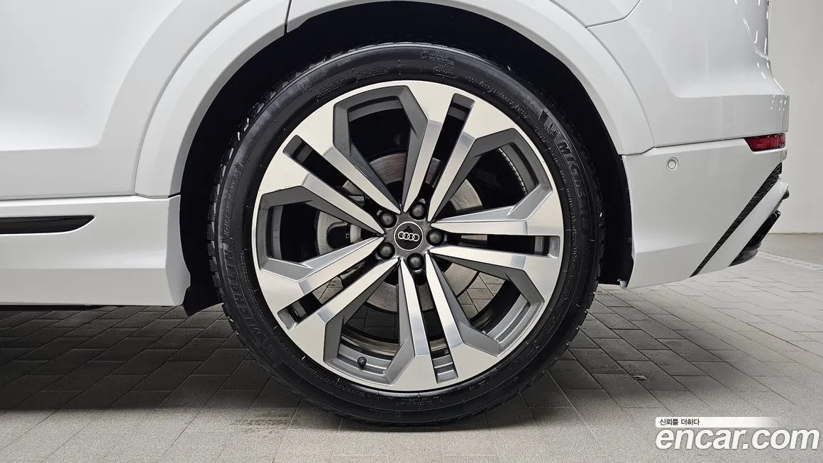 Audi Q8 2023 из KR, фото 9