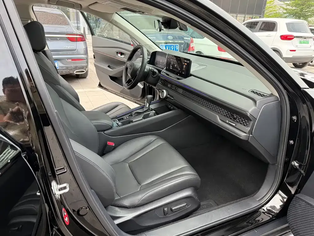 Honda Accord — фото 10