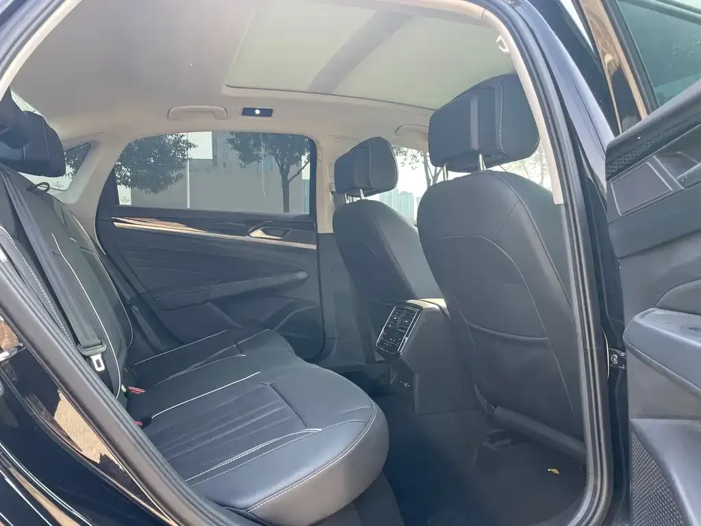 Volkswagen Passat 2024 из CN, фото 5
