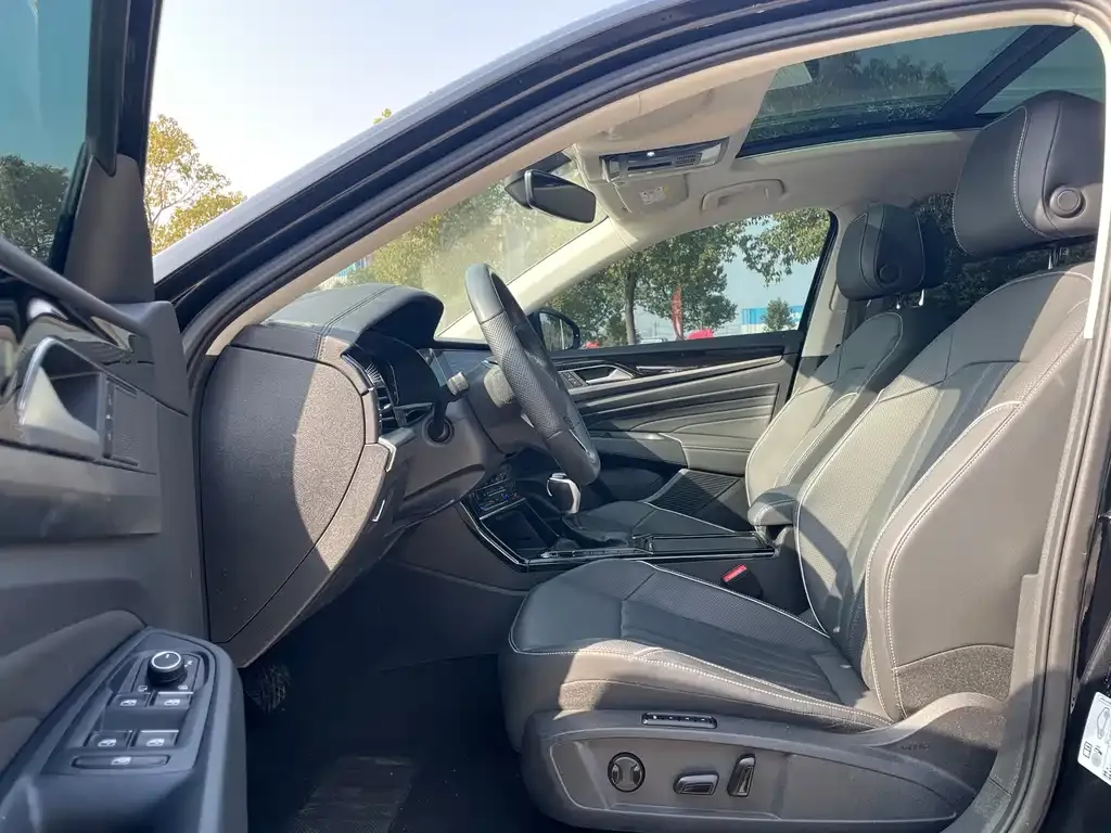 Volkswagen Passat 2024 из CN, фото 4
