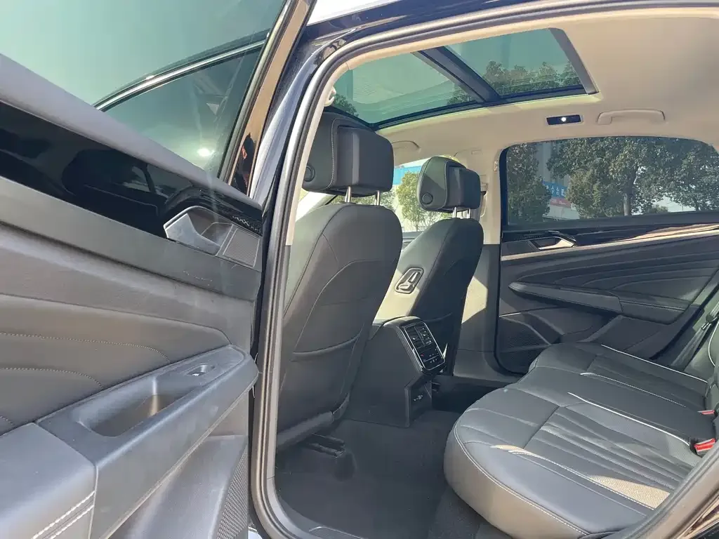 Volkswagen Passat 2024 из CN, фото 3