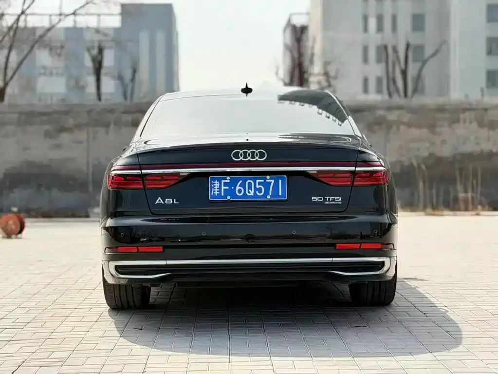 Audi A8 — фото 6