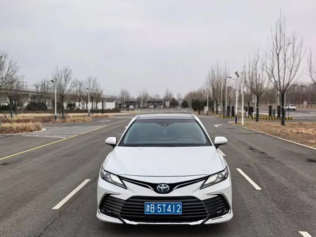 Toyota Camry 2023 из CN, фото 1
