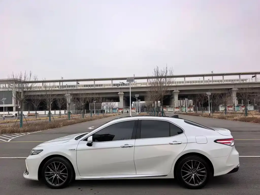 Toyota Camry 2023 из CN, фото 2