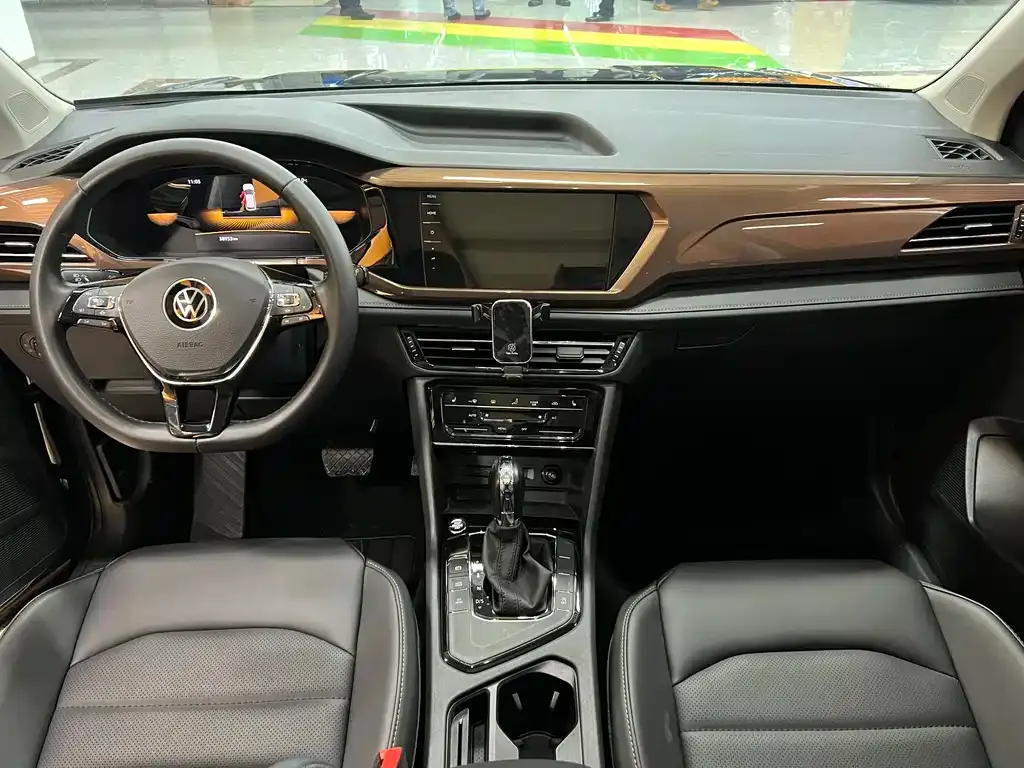 Volkswagen Tharu — фото 9