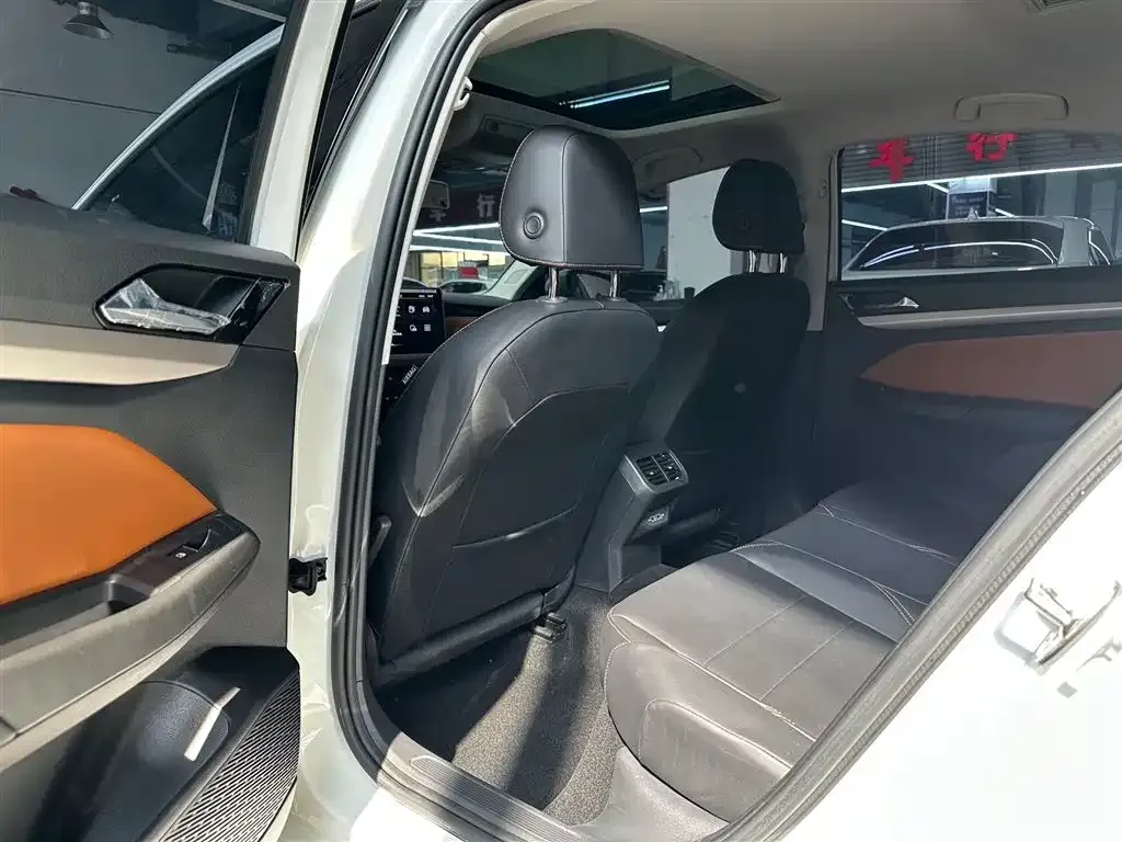 Volkswagen Bora 2024 из CN, фото 8