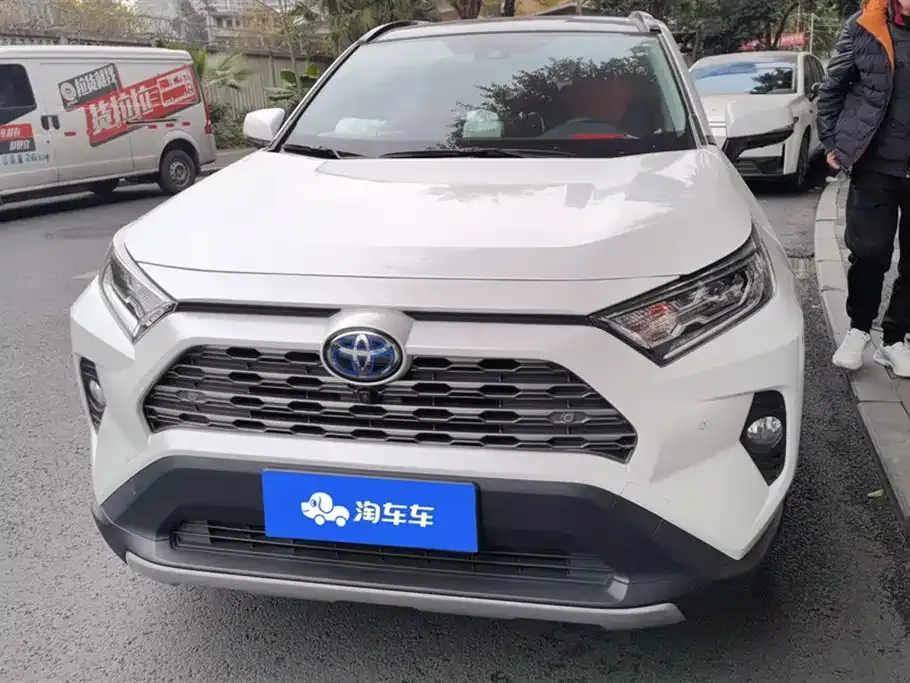 Toyota RAV4 — фото 10