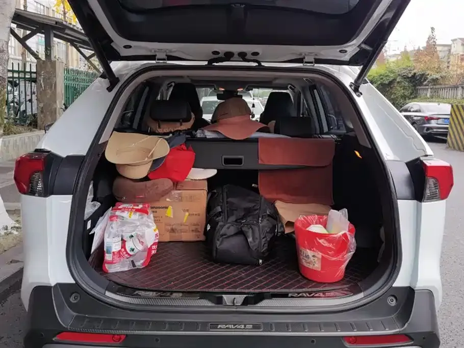 Toyota RAV4 — фото 8