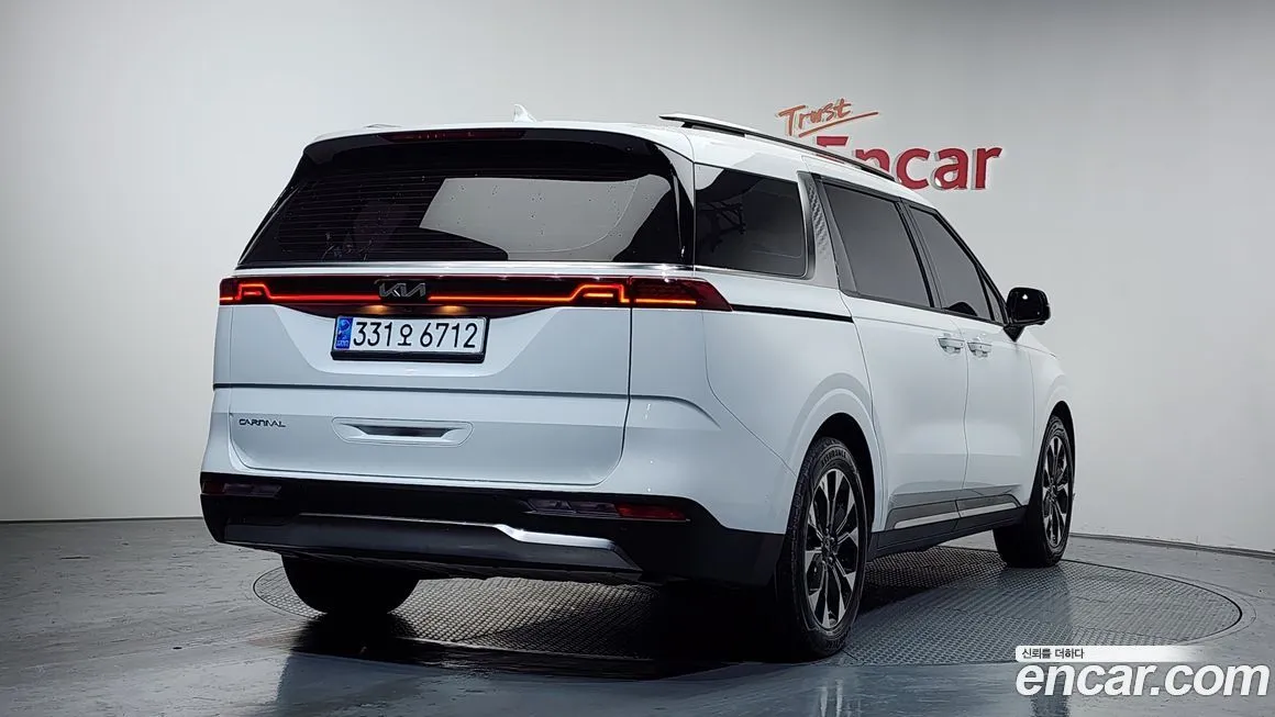 Kia Carnival — фото 4