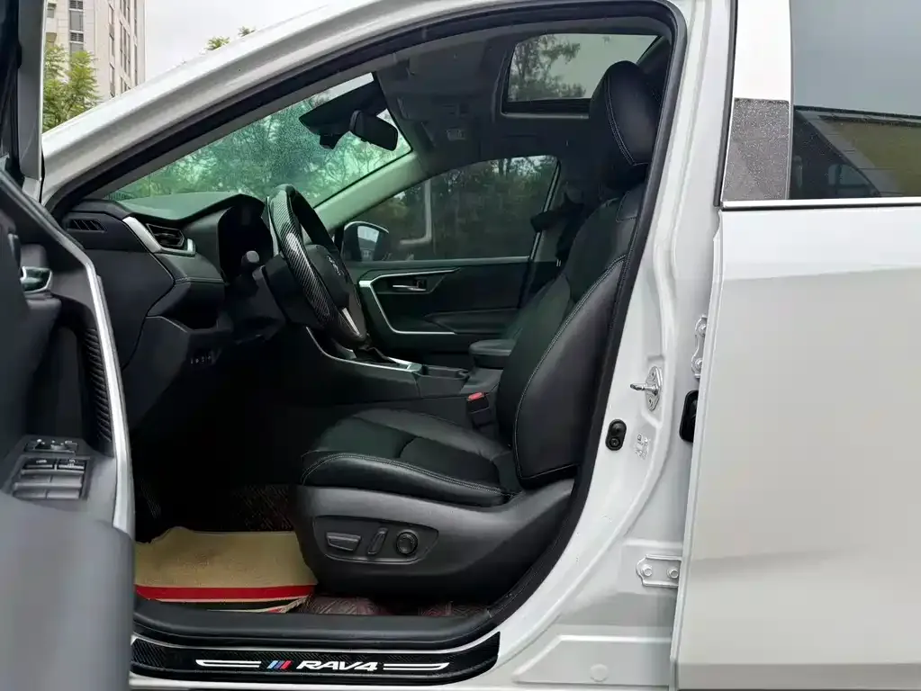 Toyota RAV4 2021 из CN, фото 5