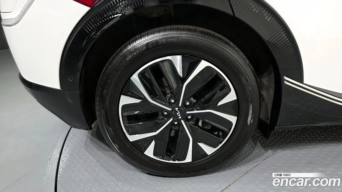 Kia EV6 — фото 9