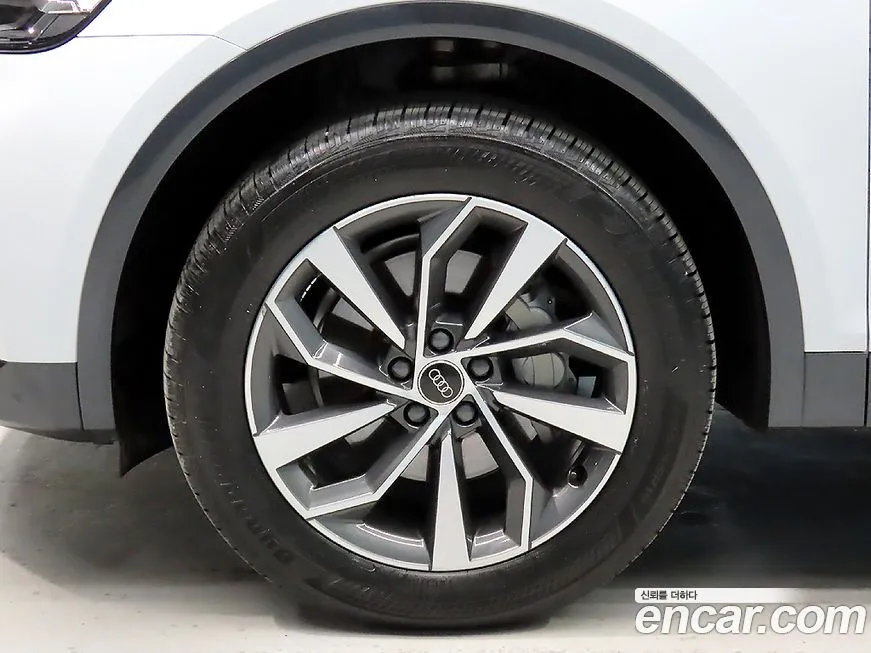 Audi Q5 2023 из KR, фото 9