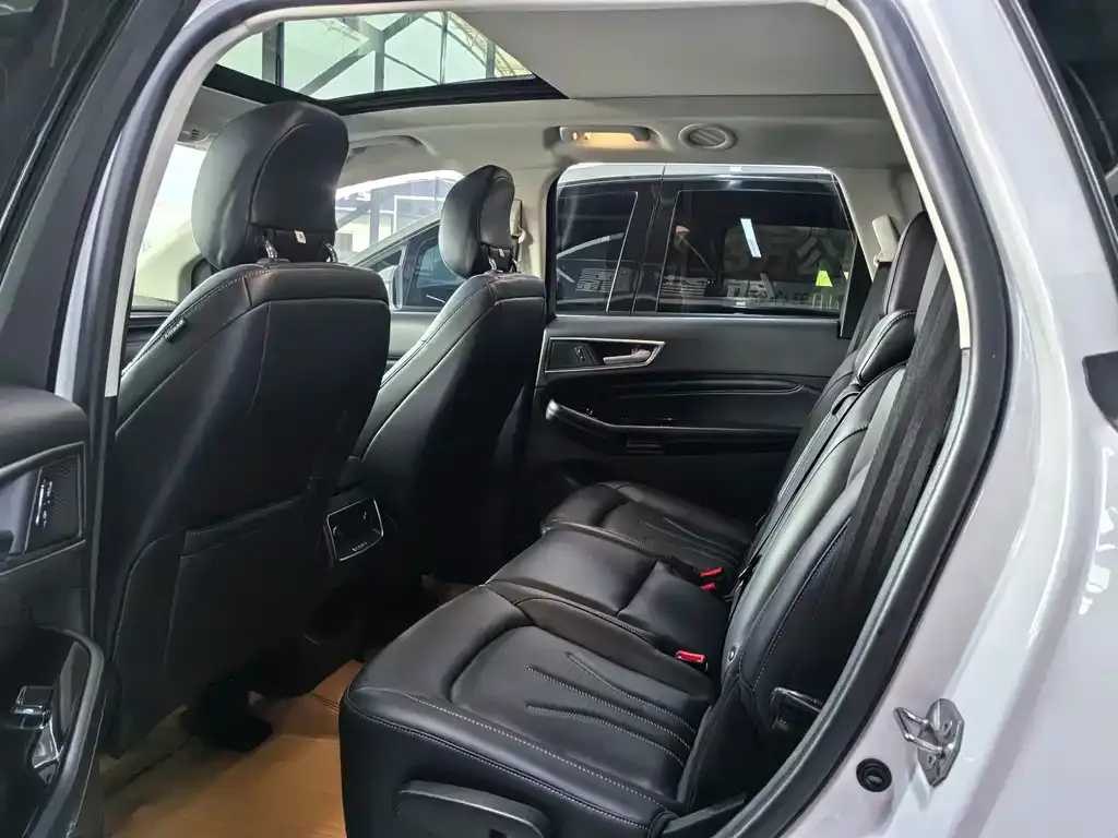 Ford Edge — фото 10