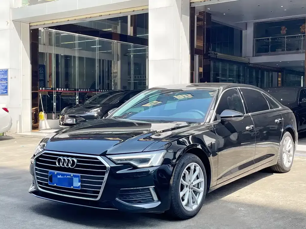 Audi A6L — фото 1