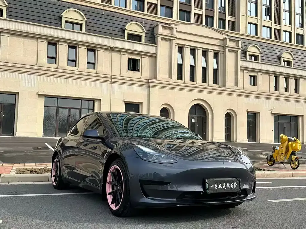 Tesla Model 3 — фото 1