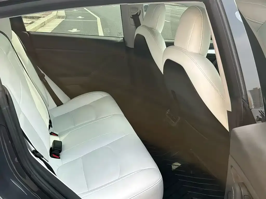 Tesla Model 3 — фото 3