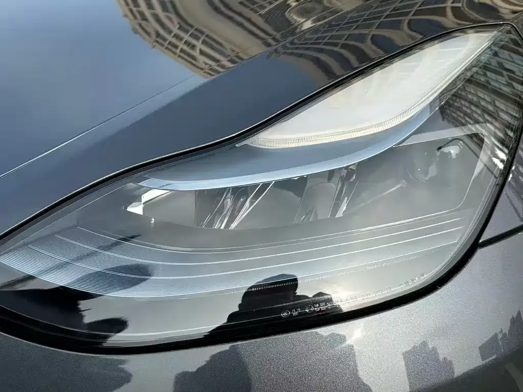 Tesla Model 3 — фото 4