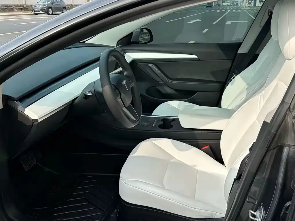 Tesla Model 3 — фото 10