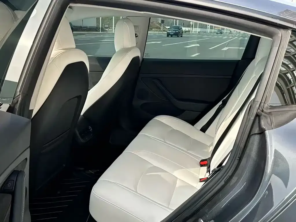 Tesla Model 3 — фото 5