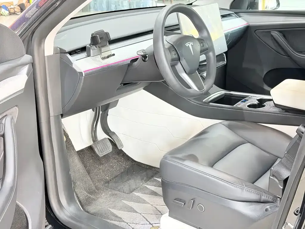 Tesla Model Y — фото 5