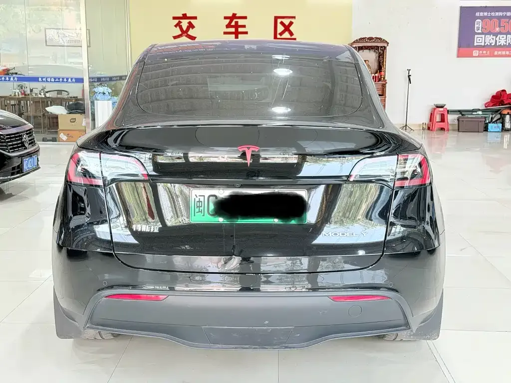 Tesla Model Y — фото 8