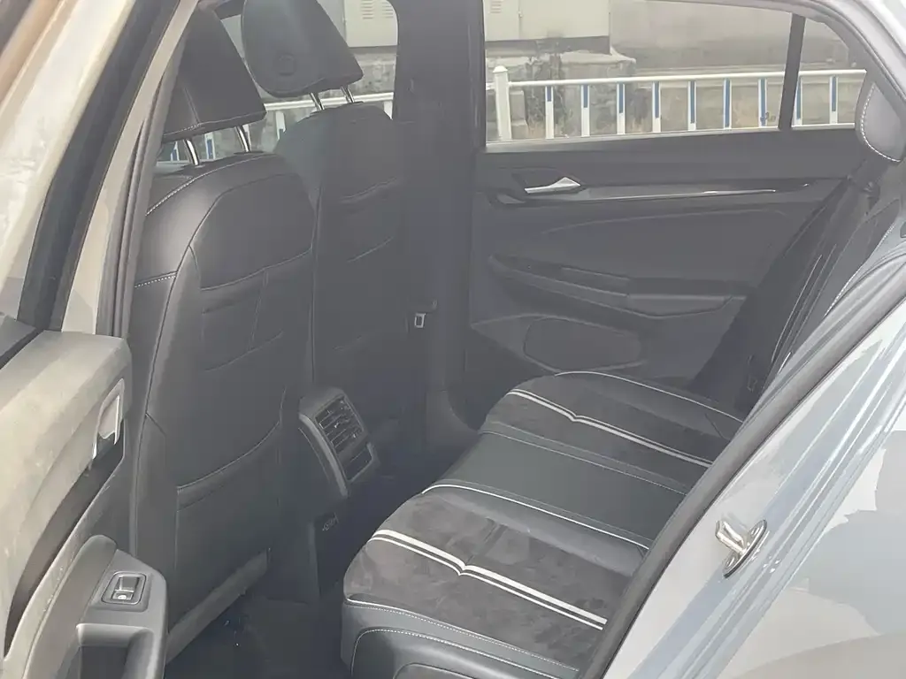 Volkswagen Golf 2021 из CN, фото 10