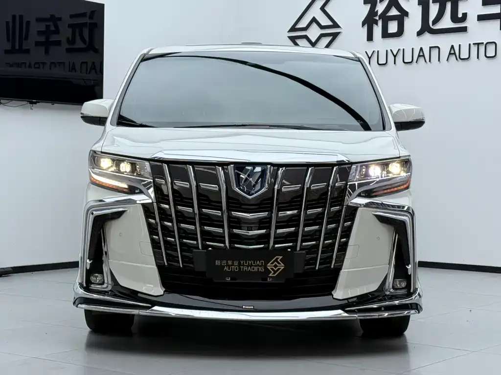Toyota Alphard — фото 2
