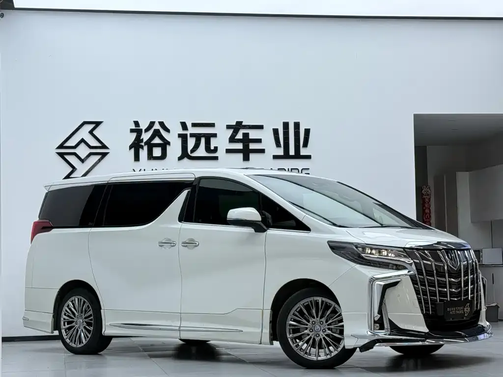 Toyota Alphard — фото 9