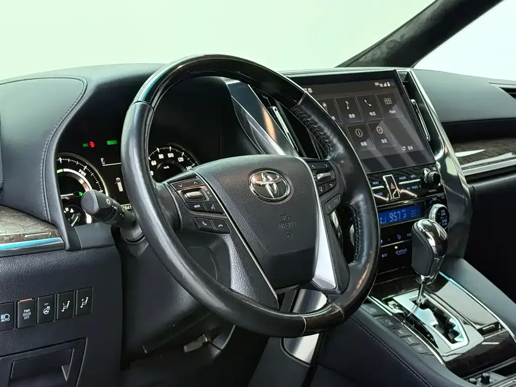 Toyota Alphard — фото 6