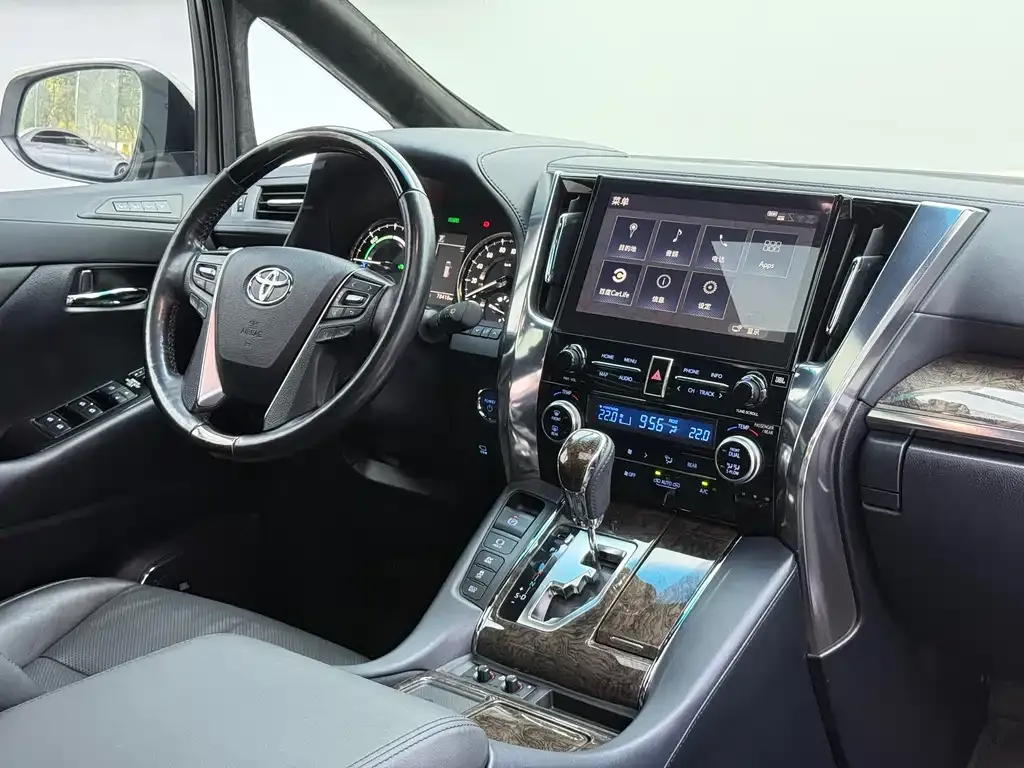 Toyota Alphard — фото 5