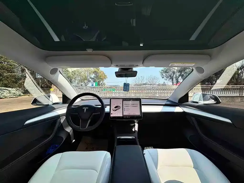 Tesla Model 3 — фото 7
