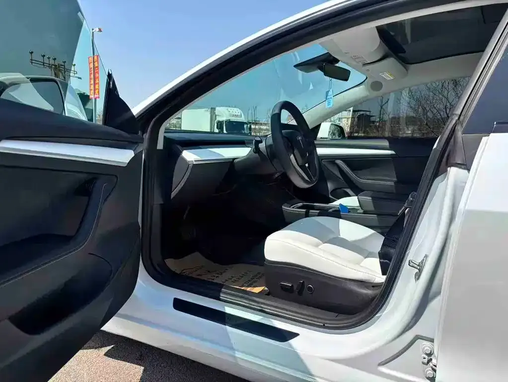 Tesla Model 3 — фото 3