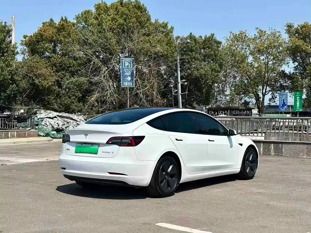 Tesla Model 3 — фото 8