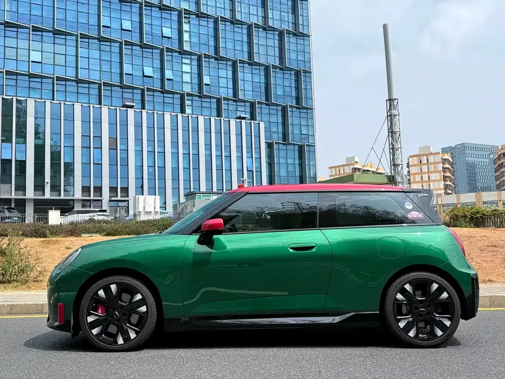 MINI JCW Electric 2025 из CN, фото 3