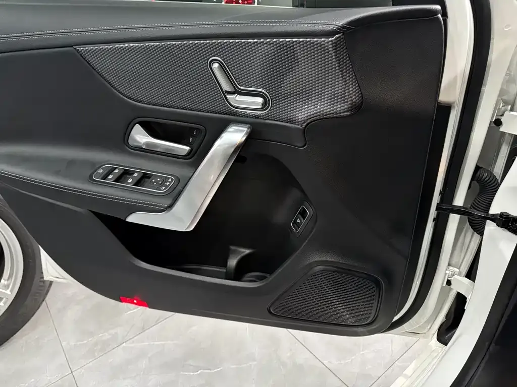Mercedes-Benz A-Class 2023 из CN, фото 6