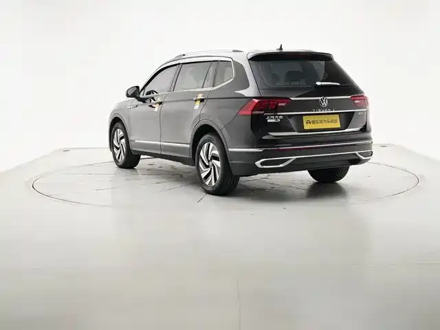 Volkswagen Tiguan L — фото 7