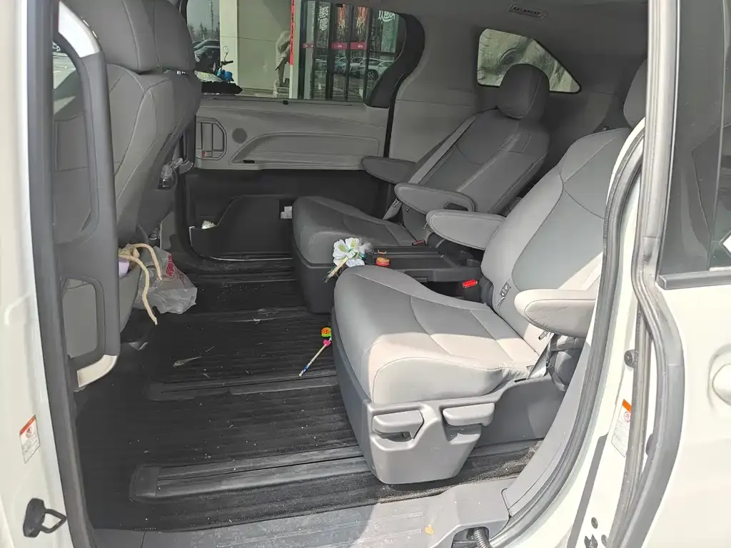 Toyota Granvia 2024 из CN, фото 3